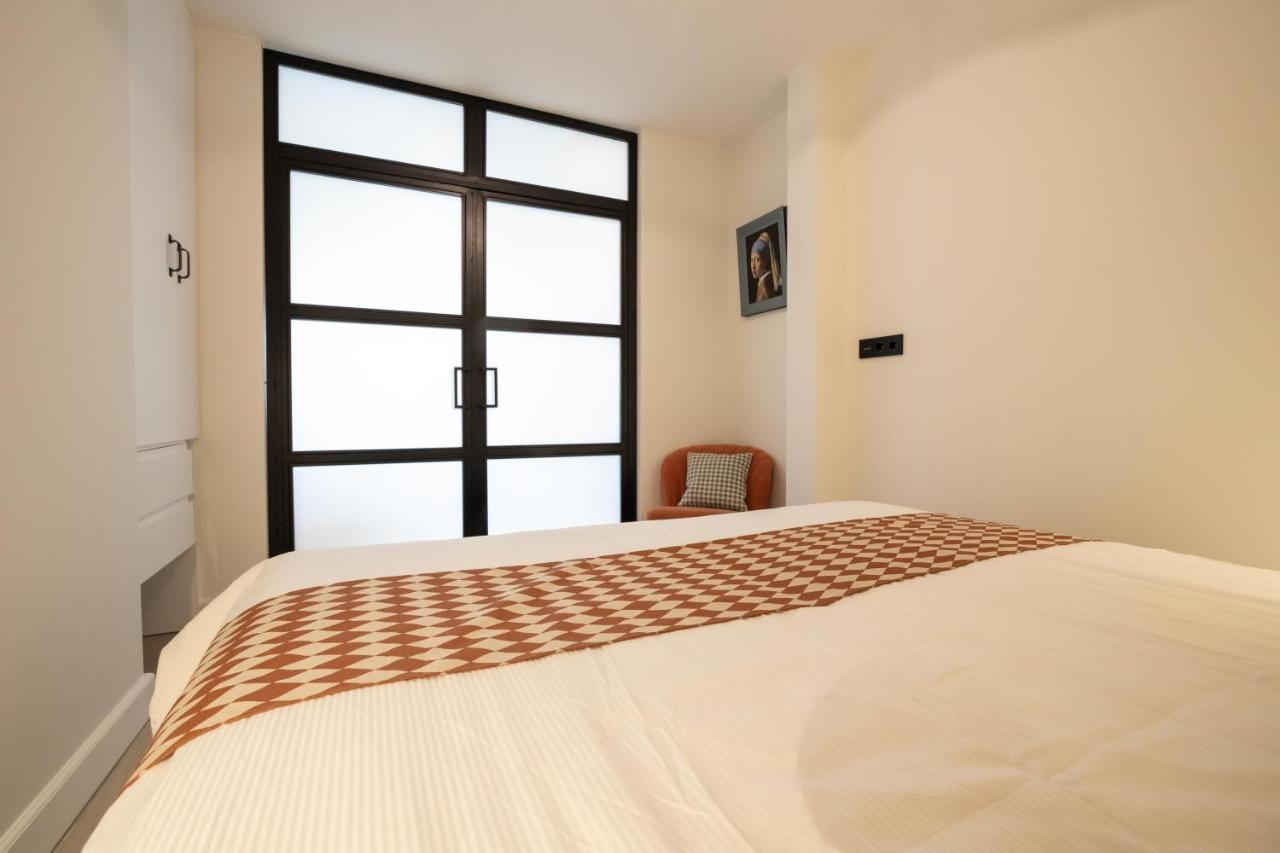 Four Star - Badhuisstraat 6 * Den Haag
